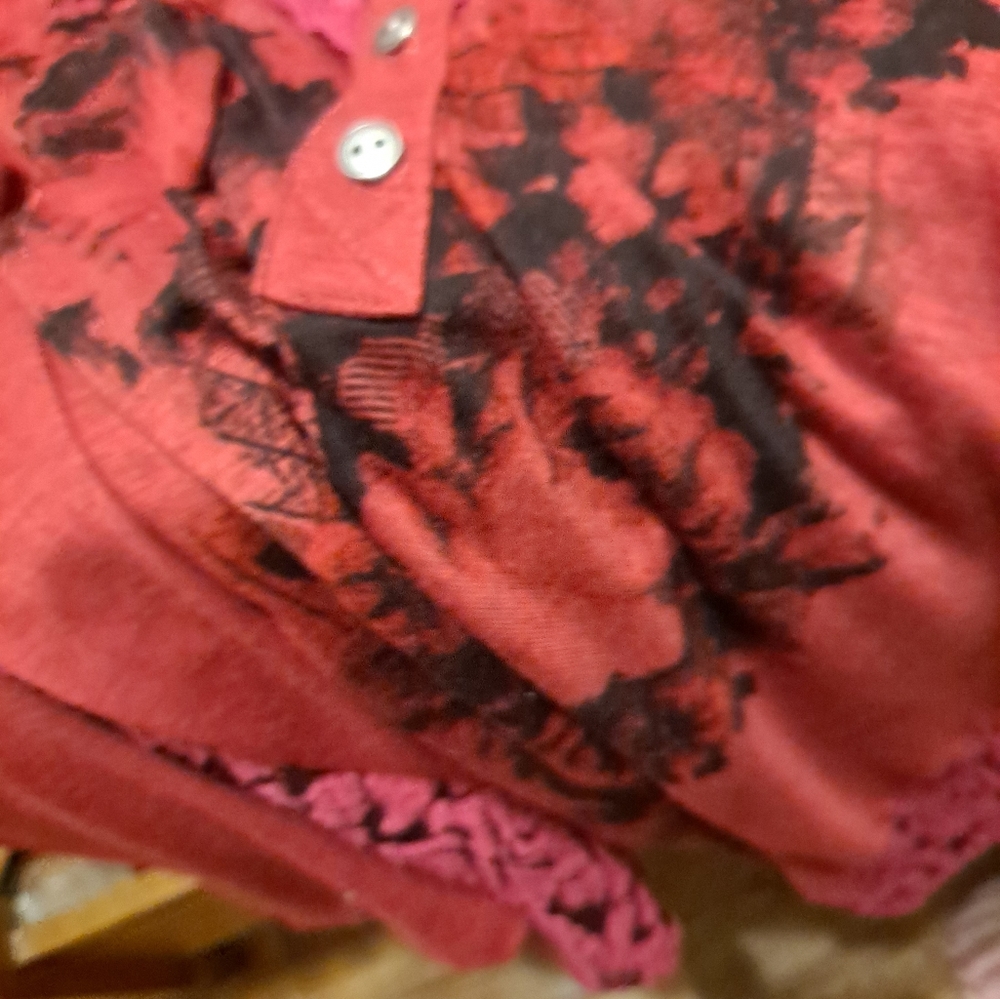 Womens Live and let live 2x enbellished and lace. Very cute.